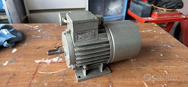 Motore elettrico, 220 V 2800 giri asse 14 mm