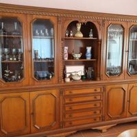 Sala da pranzo classico (tavolo,6 sedie e vetrina)