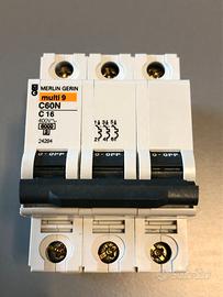 Interruttore magnetotermico Merlin G. C16 6000 3p