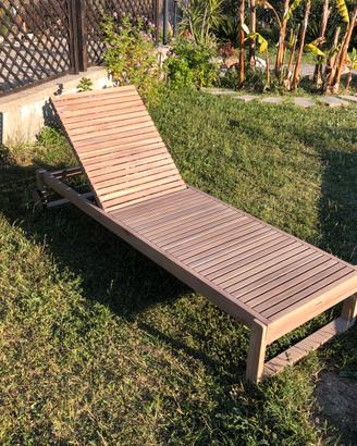 Lettino da giardino in legno con ruote