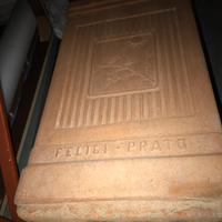 Stufa decorata e marchiata in terracotta a legna