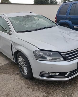 VW PASSAT VARIANT 365 2.0 TDI 140CV - Ricambi