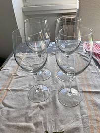 4 calici da vino rosso