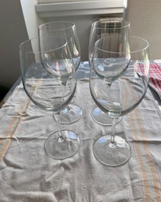4 calici da vino rosso