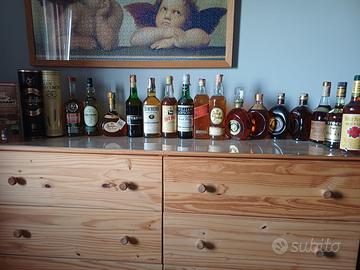 19 bottiglie integre liquori vari
