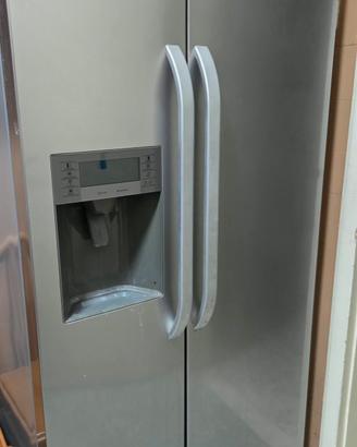 frigo non funzionante utile per pezzi d ricambio 