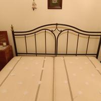 Elegante letto matrimoniale in ferro 