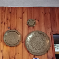 Piatti in metallo decorativi