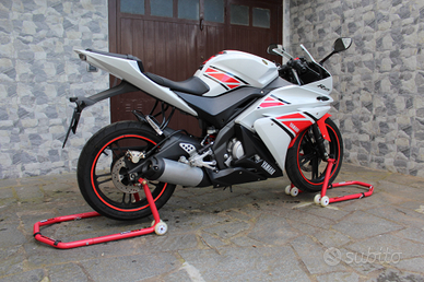 Yamaha aYZF r125 (grafiche 50th anniversario)