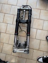 Forcella completa con pinze rivale 800 Mv agusta