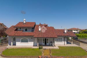 VILLA SINGOLA A BUSCA