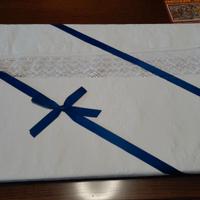 Copriletto matrimoniale bianco con pizzo