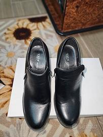 Scarpe nere con tacco grosso TATA Italia 