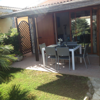 Casa con giardino e piscina residenziale