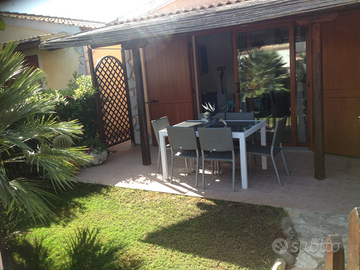 Casa con giardino e piscina residenziale