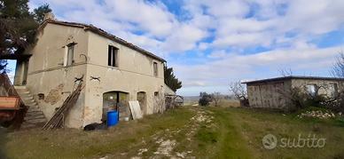 Rudere sulle colline di San Lorenzo in campo(Pu)