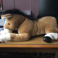 Peluche grandissimo cavallino accucciato