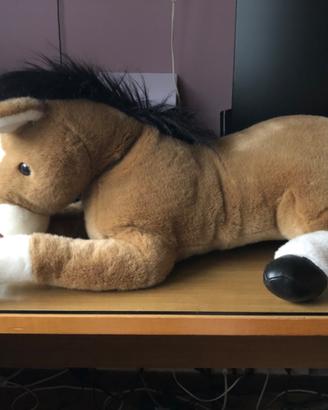 Peluche grandissimo cavallino accucciato