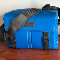 Borsa fotografica imbottita con tracolla blu