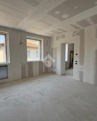 4 LOCALI A CREMA