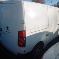 Peugeot Expert anno 2020 incidentato