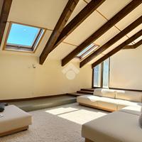 MANSARDA A GIUGLIANO IN CAMPANIA