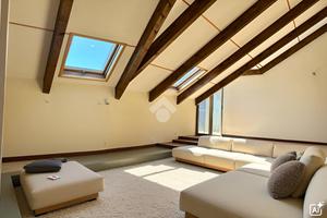 MANSARDA A GIUGLIANO IN CAMPANIA