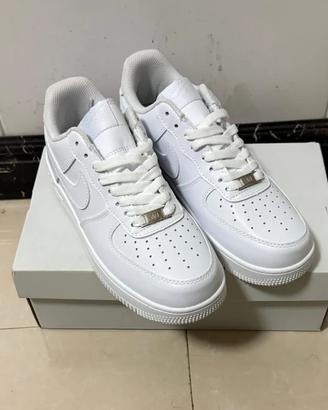 Nike Air Force 1 Low '07 Bianco EU37.5