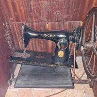 Macchina da cucire Singer antica con mobiletto 