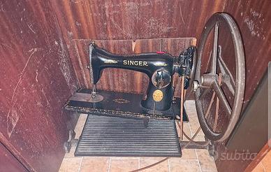 Macchina da cucire Singer antica con mobiletto 