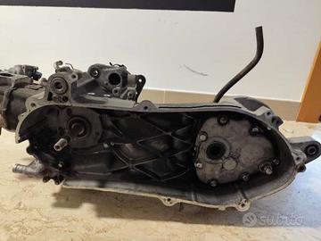 BLOCCO MOTORE PER PIAGGIO X9 DAL 2000-2002 MOTORE 