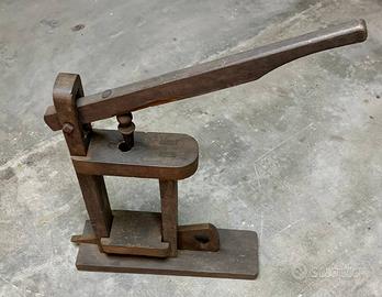 Tappatrice antica da collezione in legno