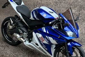 Yamaha R-125 race replica