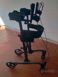Deambulatore ascellare con freni