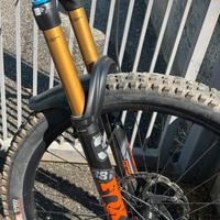 Forcella 29 Fox factory grip 2 kashima 38