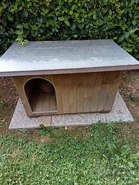 Cuccia da esterno per cani di taglia grande
