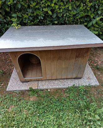Cuccia da esterno per cani di taglia grande