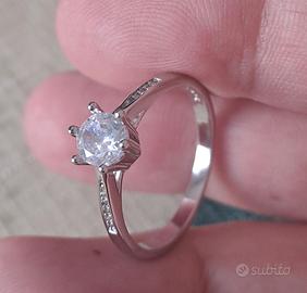 Anello elegante