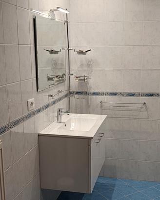 Mobile  bagno lav. in ceramica e miscelatore Grohe
