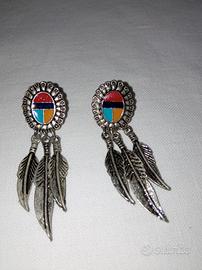 Orecchini a pendolo piuma - a buchi