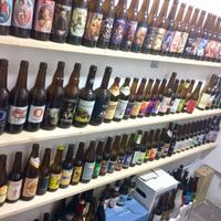 Bottiglie di birra artigianale in vetro vuote