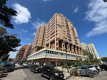 Via plinio con ampi balconi in stabile signorile