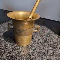 Mortaio e pestello in ottone massiccio