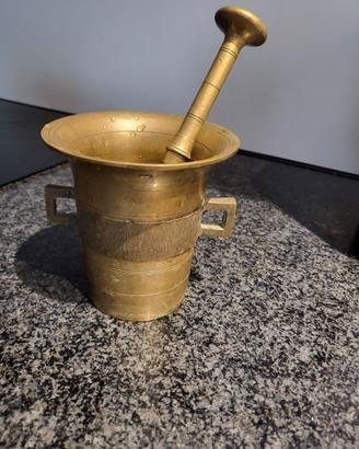 Mortaio e pestello in ottone massiccio