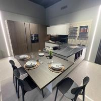 Cucina ArDue effetto resina con penisola e tavolo