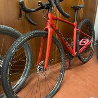 Bicicletta Gravel Giant Revolt