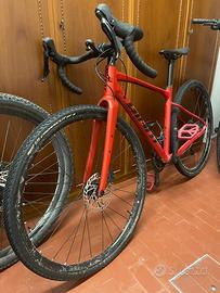 Bicicletta Gravel Giant Revolt