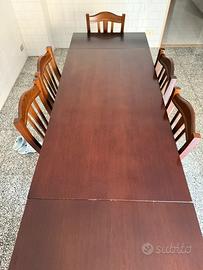 Tavolo e sei sedie  in legno