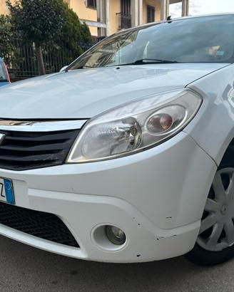 Dacia Sandero 1.4 8V GPL LAUREATE