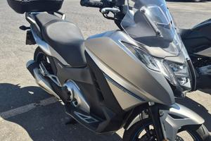 Honda integra 750